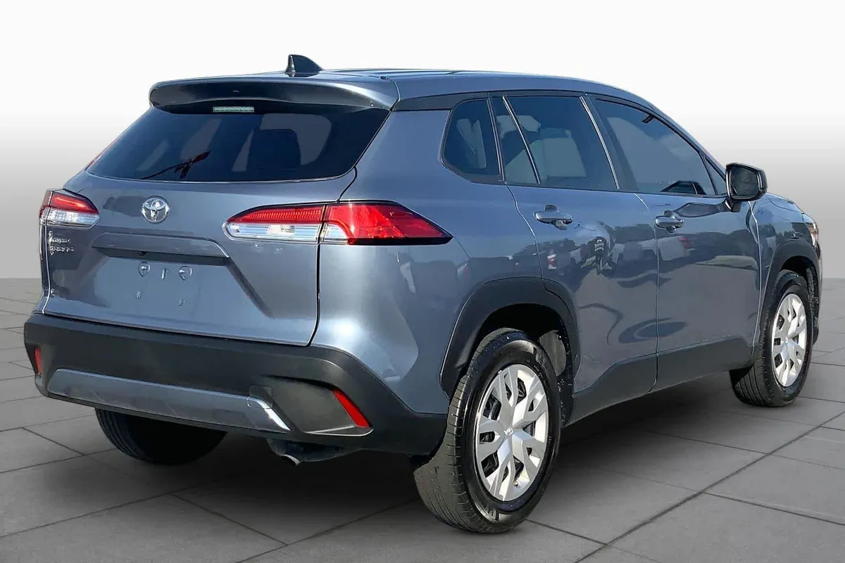 2024 Toyota Corolla Cross L thumbnail 13