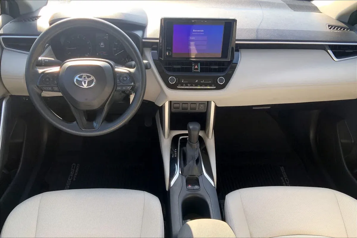 2024 Toyota Corolla Cross L thumbnail 15