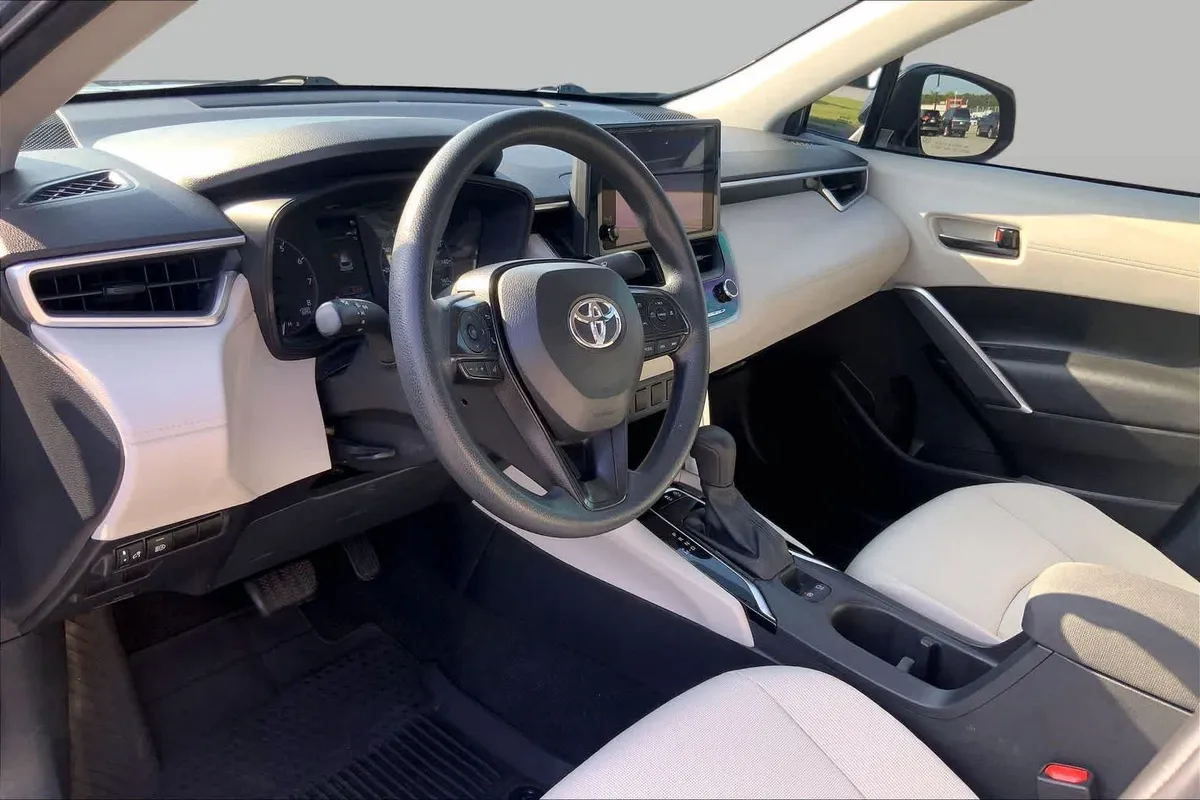 2024 Toyota Corolla Cross L thumbnail 17