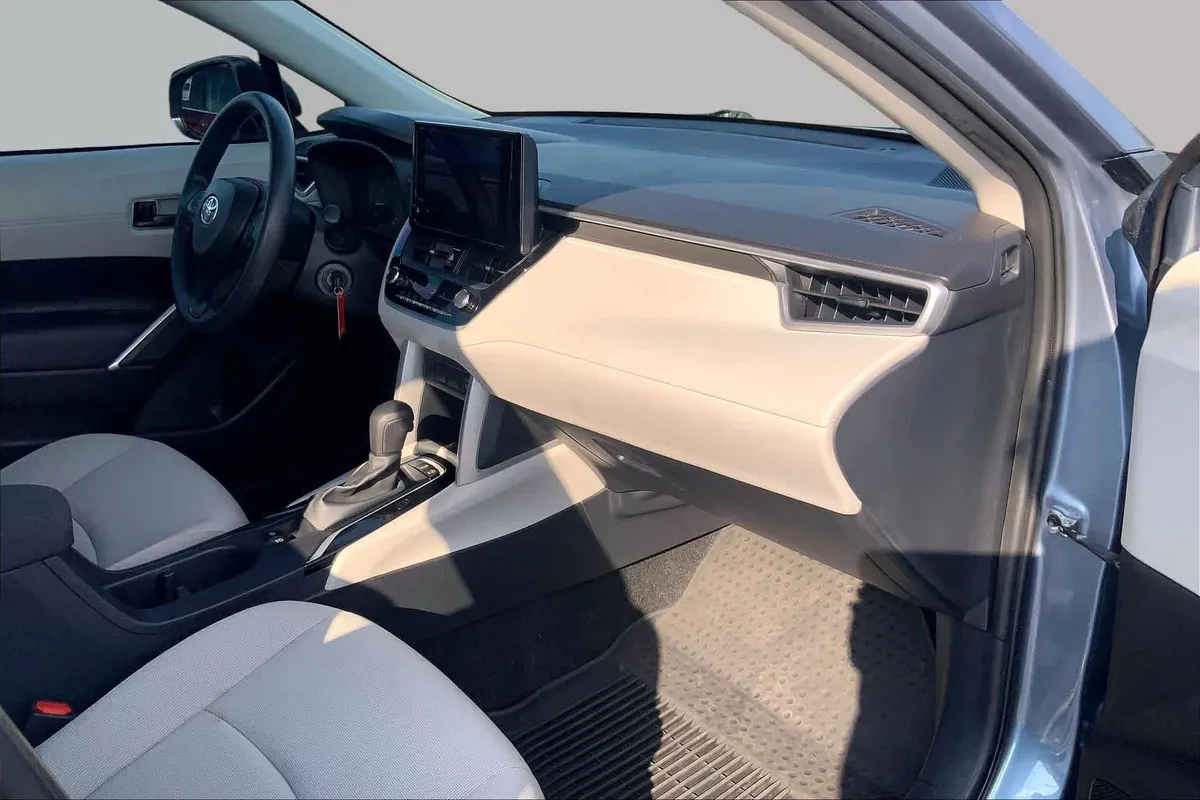 2024 Toyota Corolla Cross L thumbnail 18