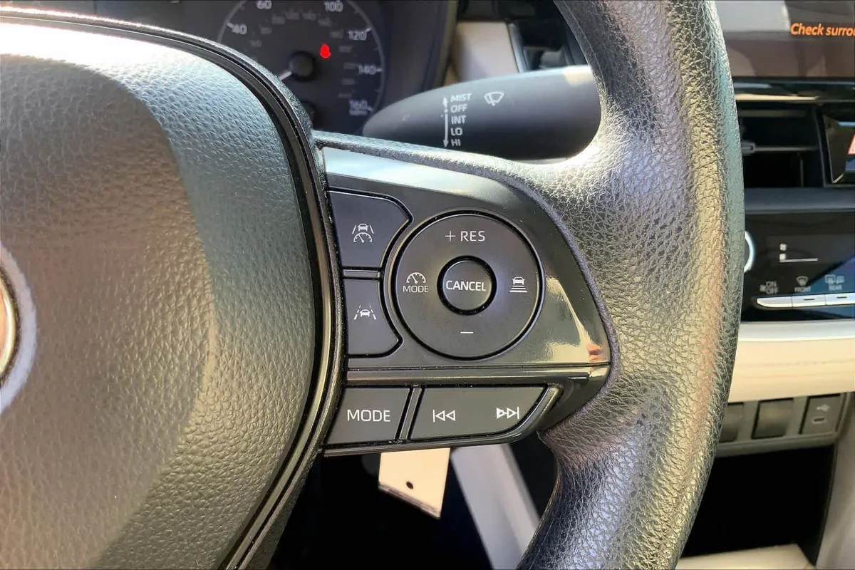 2024 Toyota Corolla Cross L thumbnail 24