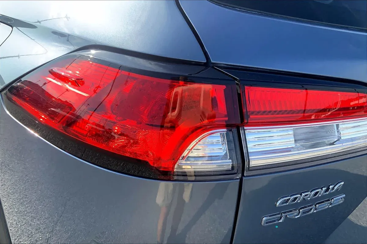 2024 Toyota Corolla Cross L thumbnail 27