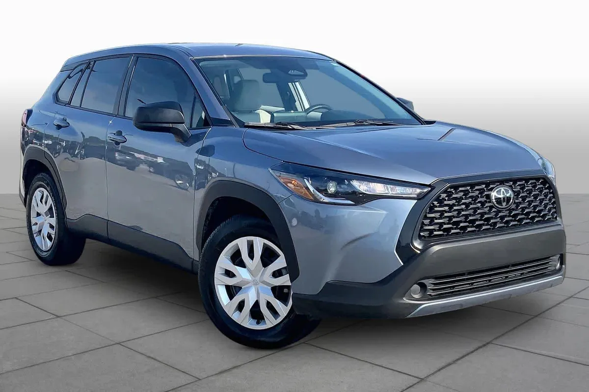 2024 Toyota Corolla Cross L thumbnail 3