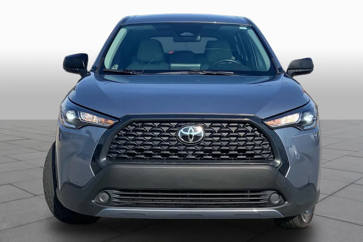 2024 Toyota Corolla Cross L thumbnail 4