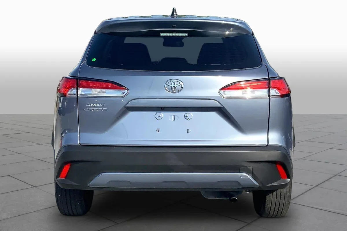 2024 Toyota Corolla Cross L thumbnail 5