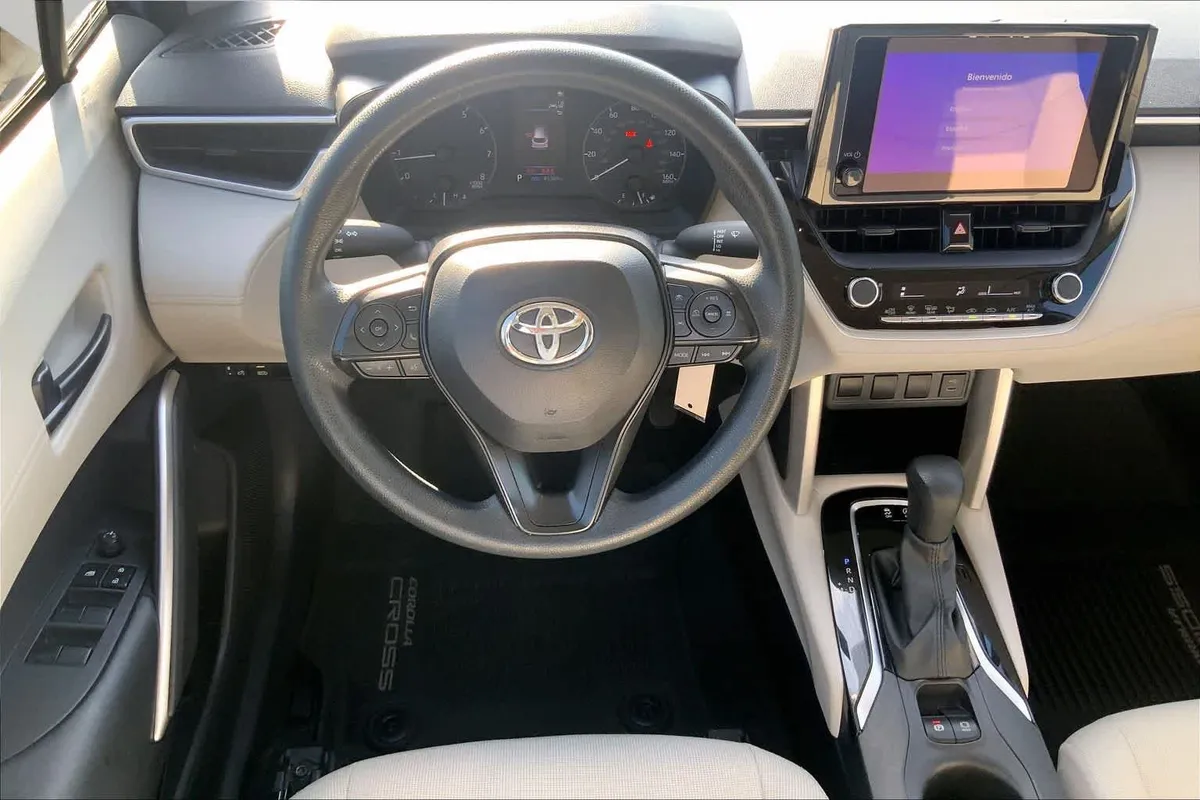 2024 Toyota Corolla Cross L thumbnail 6