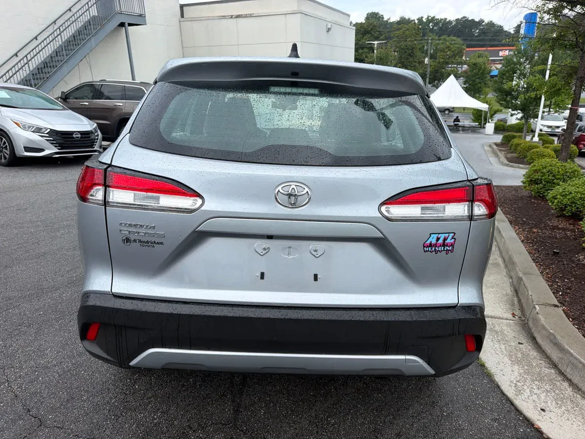 2024 Toyota Corolla Cross L thumbnail 10