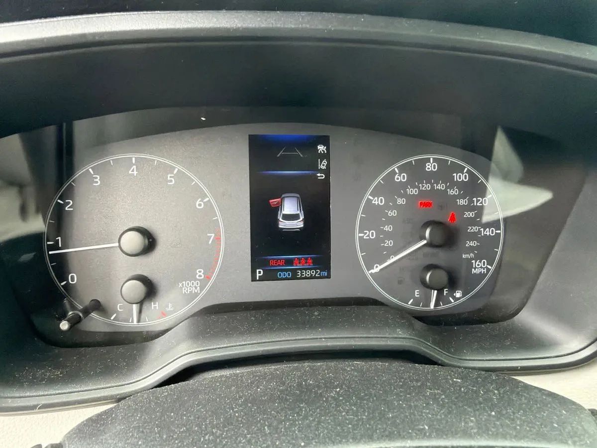 2024 Toyota Corolla Cross L thumbnail 2