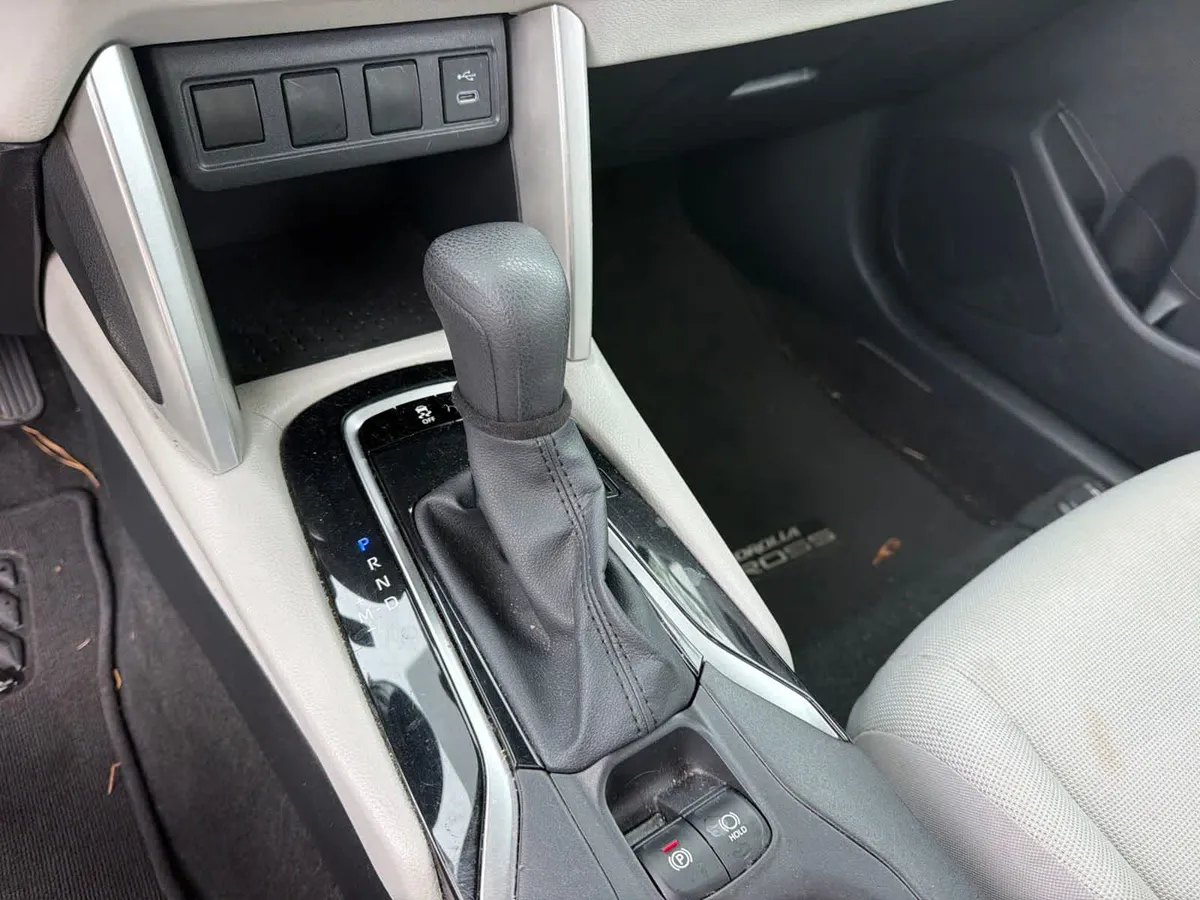 2024 Toyota Corolla Cross L thumbnail 23