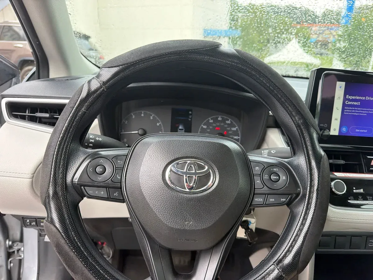 2024 Toyota Corolla Cross L thumbnail 24