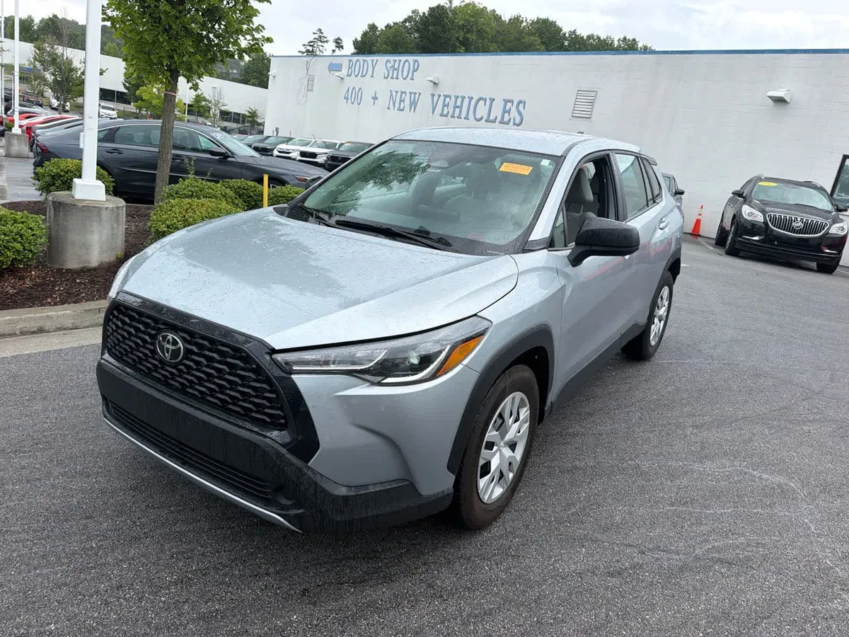 2024 Toyota Corolla Cross L thumbnail 3