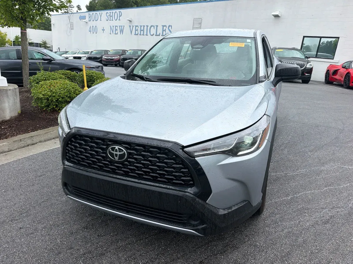 2024 Toyota Corolla Cross L thumbnail 4
