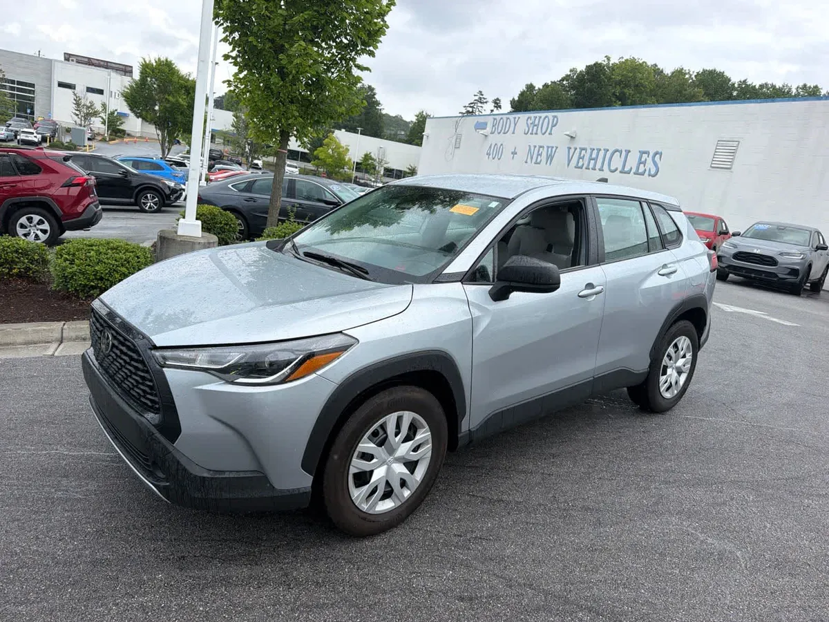 2024 Toyota Corolla Cross L thumbnail 5