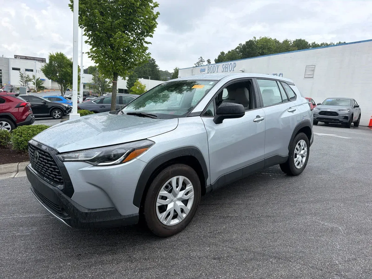 2024 Toyota Corolla Cross L thumbnail 6