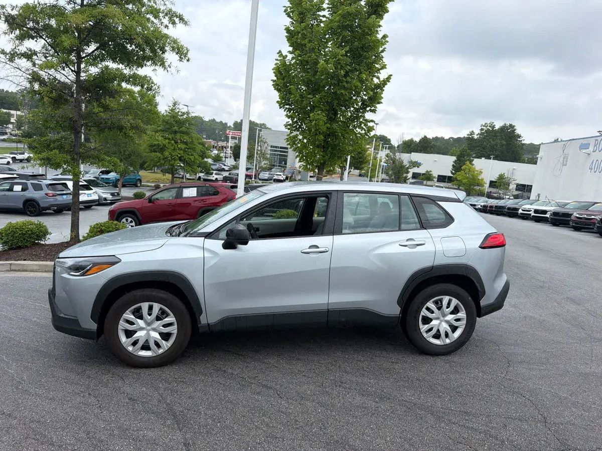 2024 Toyota Corolla Cross L thumbnail 7