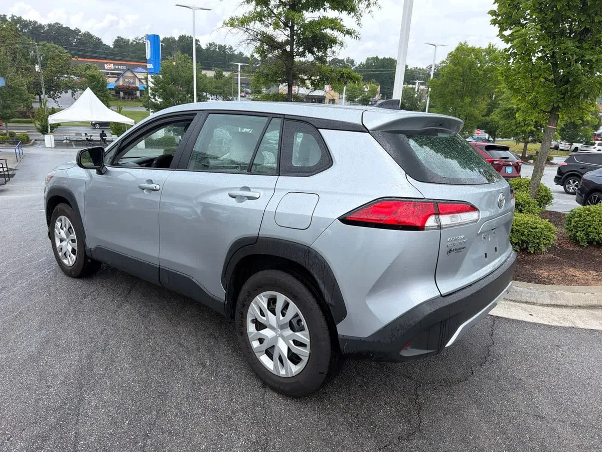 2024 Toyota Corolla Cross L thumbnail 8