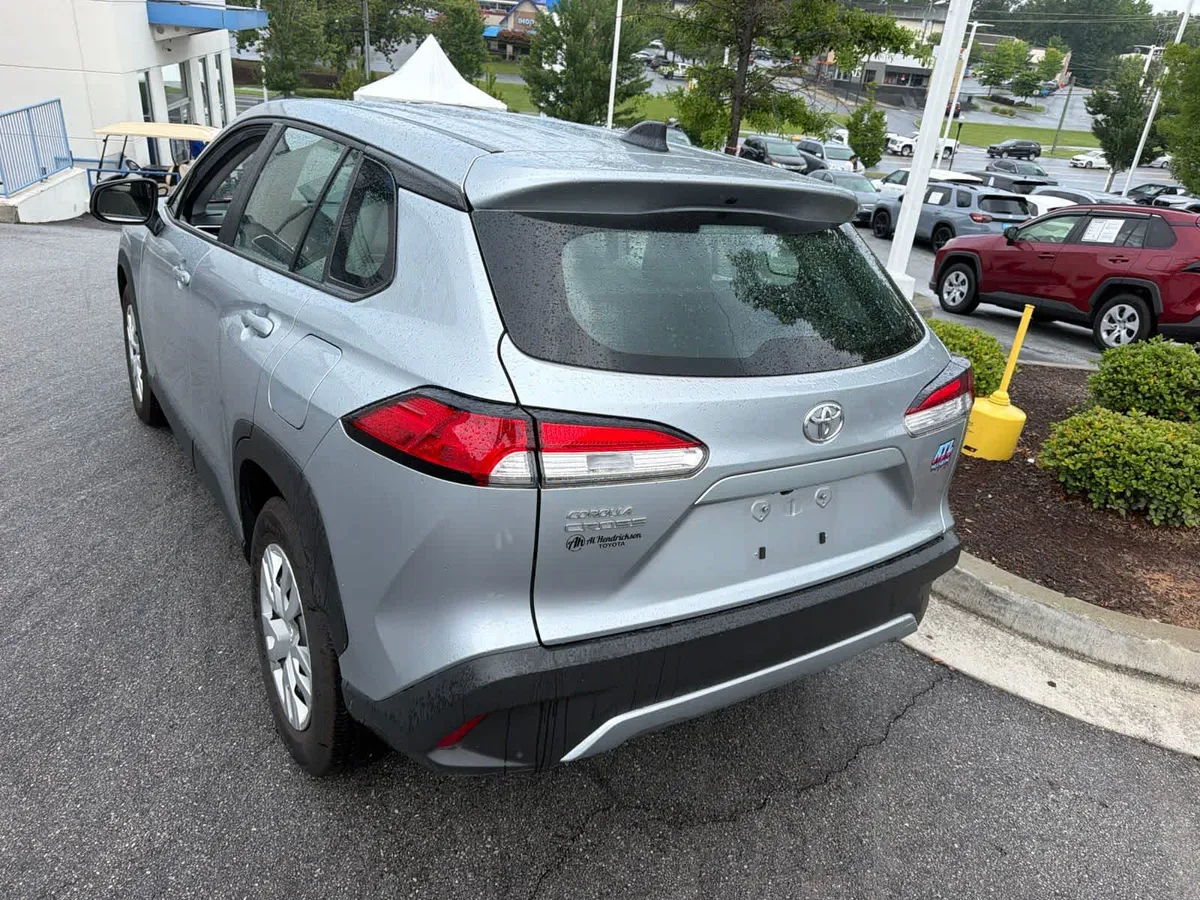 2024 Toyota Corolla Cross L thumbnail 9