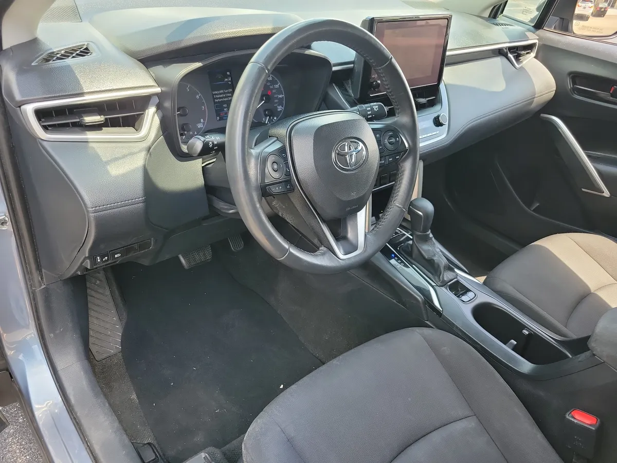 2024 Toyota Corolla Cross LE thumbnail 4