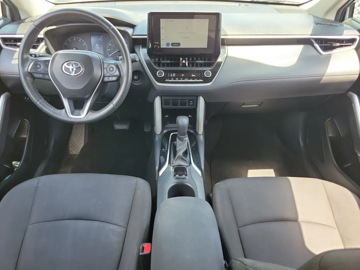 2024 Toyota Corolla Cross LE thumbnail 8