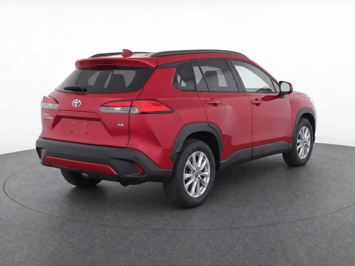 2024 Toyota Corolla Cross LE thumbnail 4