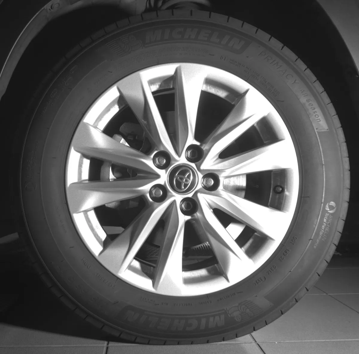 2024 Toyota Corolla Cross LE thumbnail 9