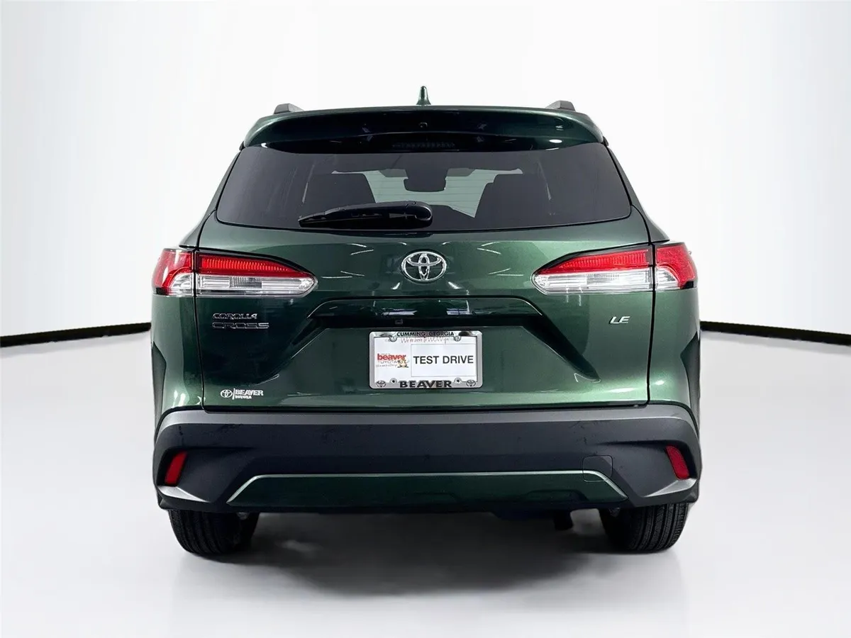 2024 Toyota Corolla Cross LE thumbnail 11