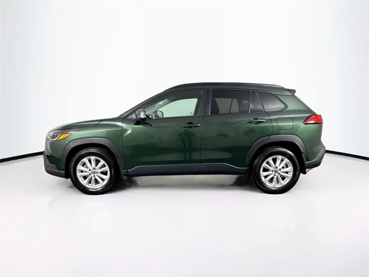 2024 Toyota Corolla Cross LE thumbnail 13