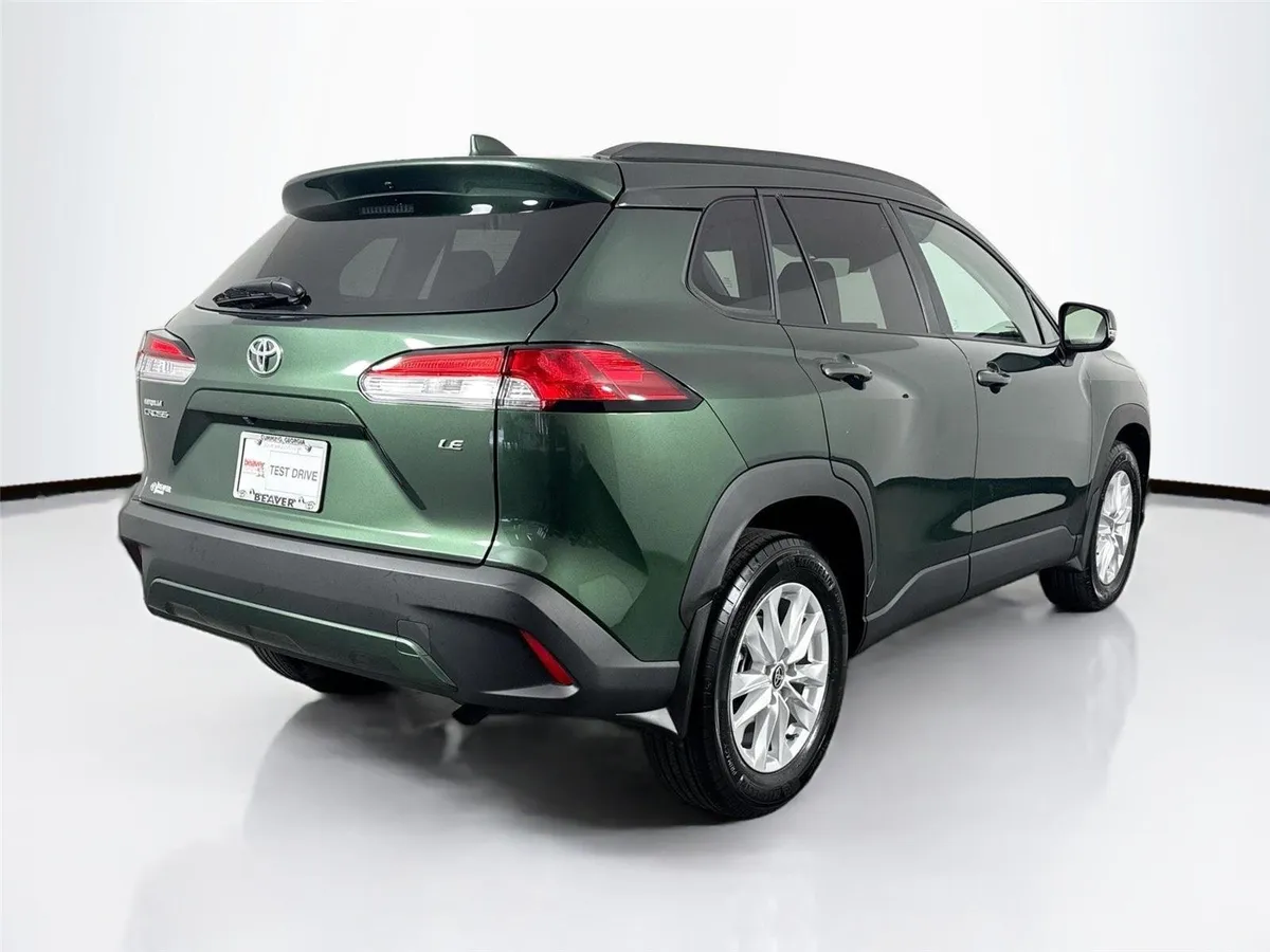 2024 Toyota Corolla Cross LE thumbnail 2