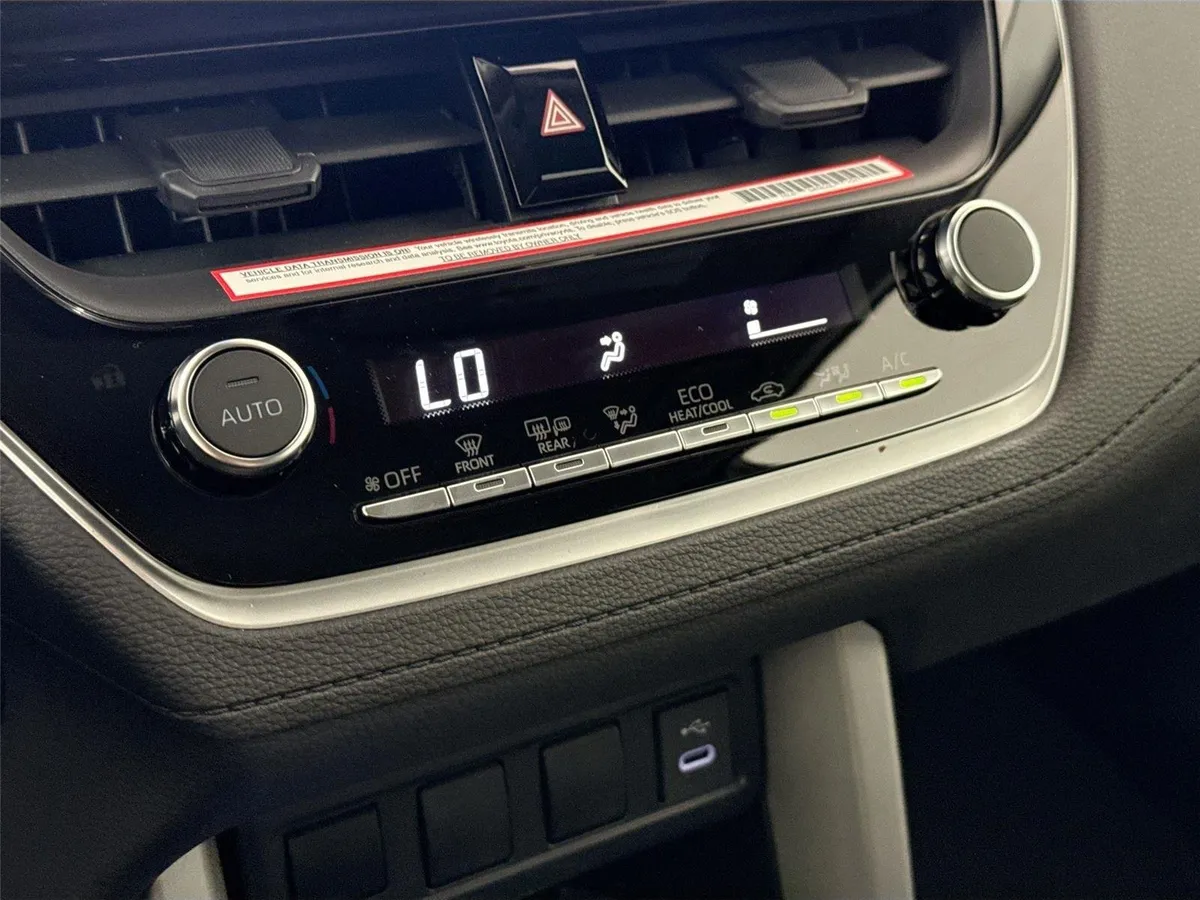 2024 Toyota Corolla Cross LE thumbnail 25