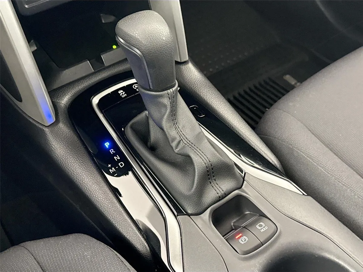 2024 Toyota Corolla Cross LE thumbnail 26