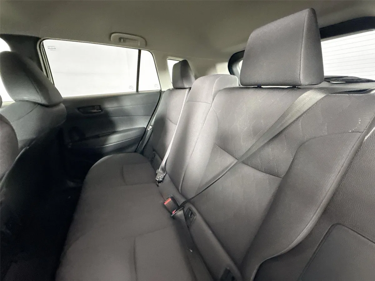 2024 Toyota Corolla Cross LE thumbnail 29