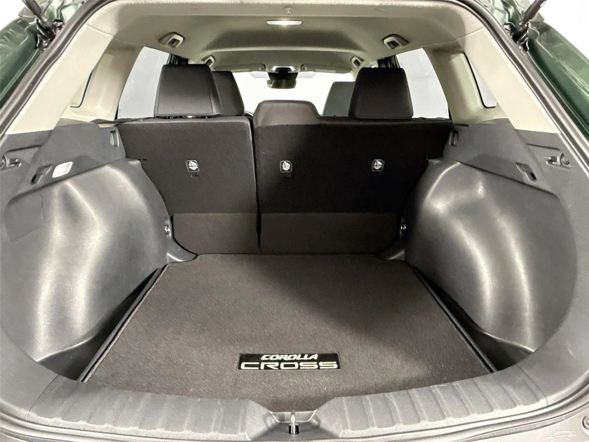 2024 Toyota Corolla Cross LE thumbnail 37