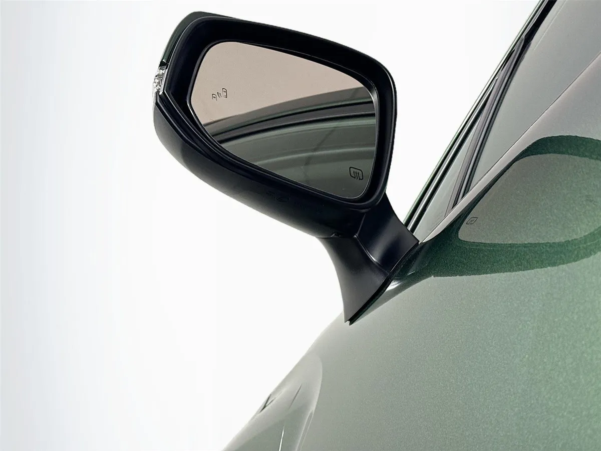 2024 Toyota Corolla Cross LE thumbnail 5