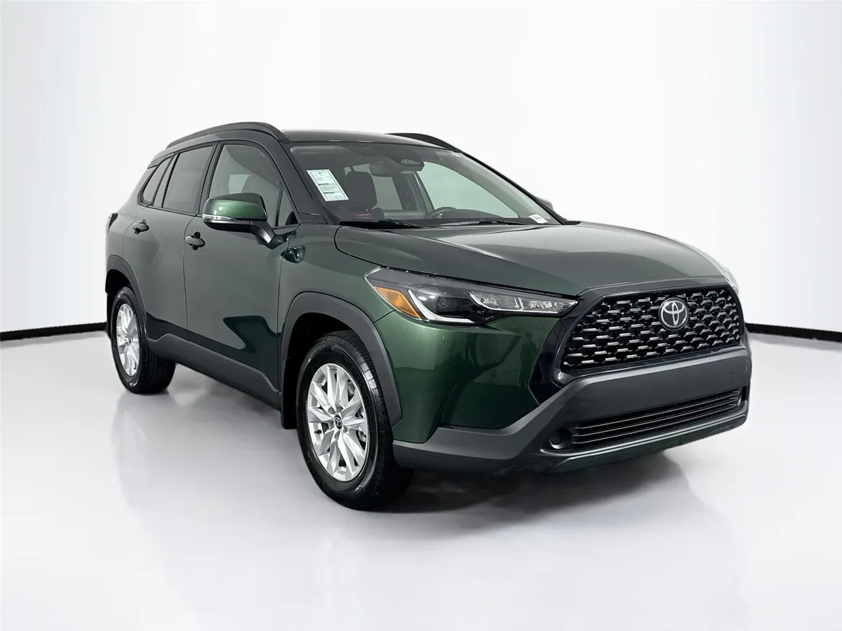 2024 Toyota Corolla Cross LE thumbnail 9