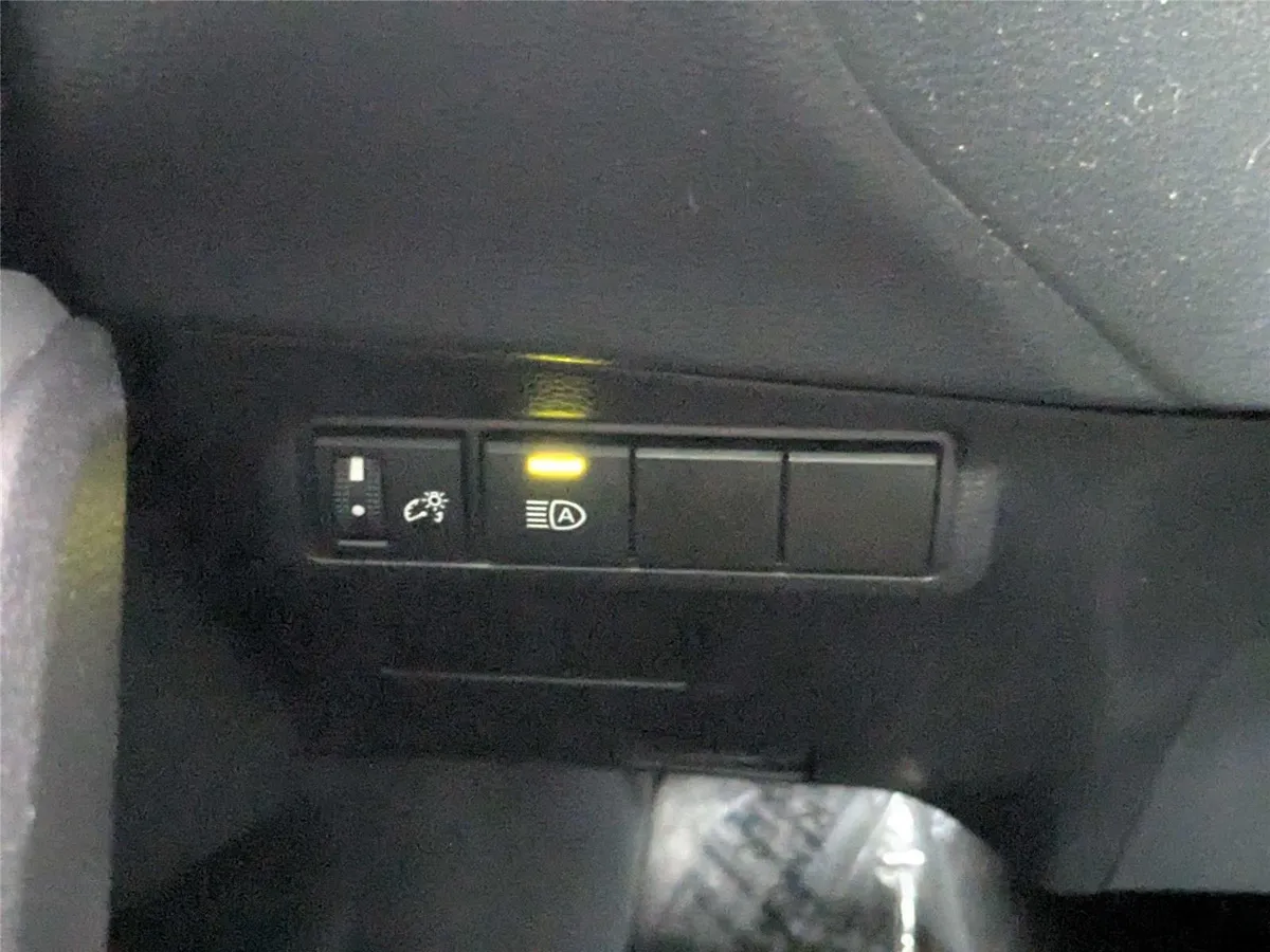 2024 Toyota Corolla Cross LE thumbnail 16
