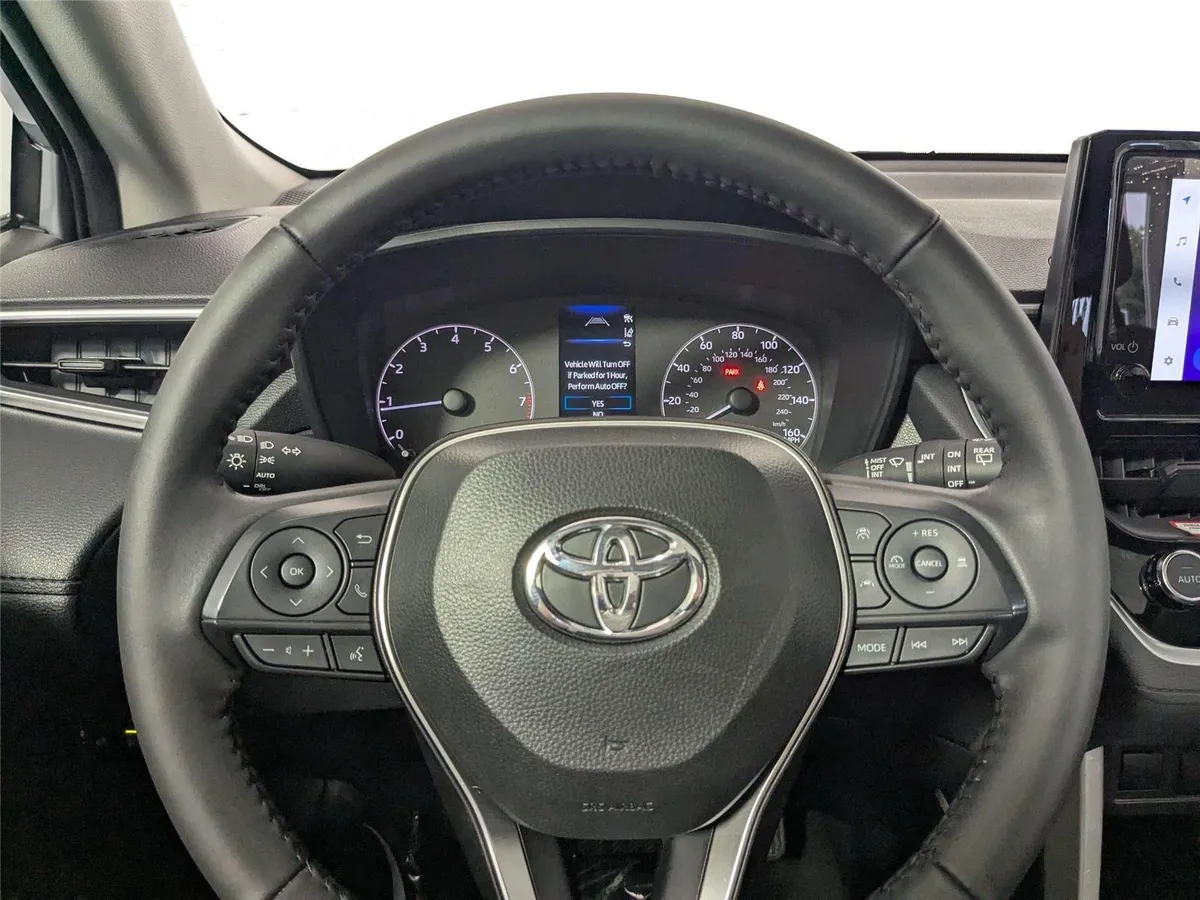 2024 Toyota Corolla Cross LE thumbnail 17