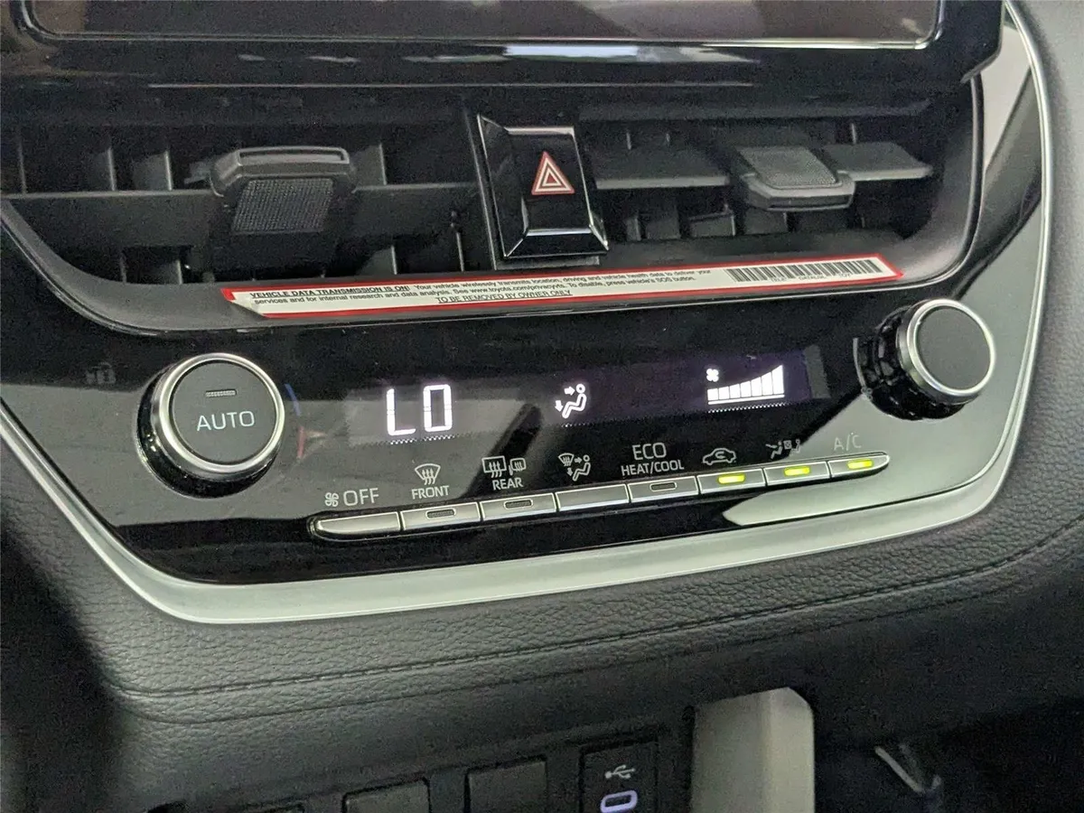 2024 Toyota Corolla Cross LE thumbnail 23