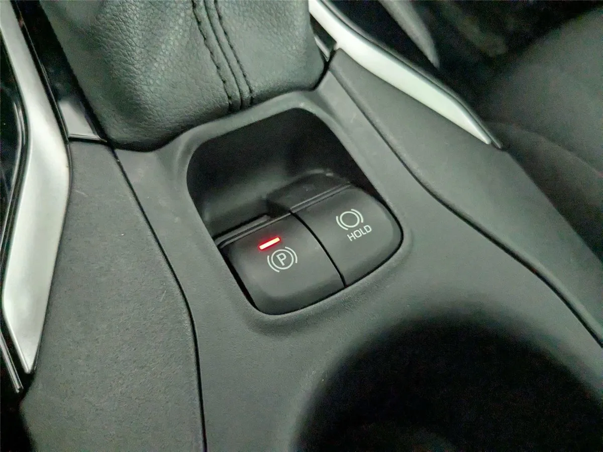 2024 Toyota Corolla Cross LE thumbnail 26