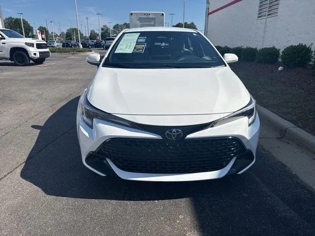 2024 Toyota Corolla Hatchback SE thumbnail 2