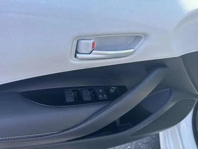 2024 Toyota Corolla Hatchback SE thumbnail 23