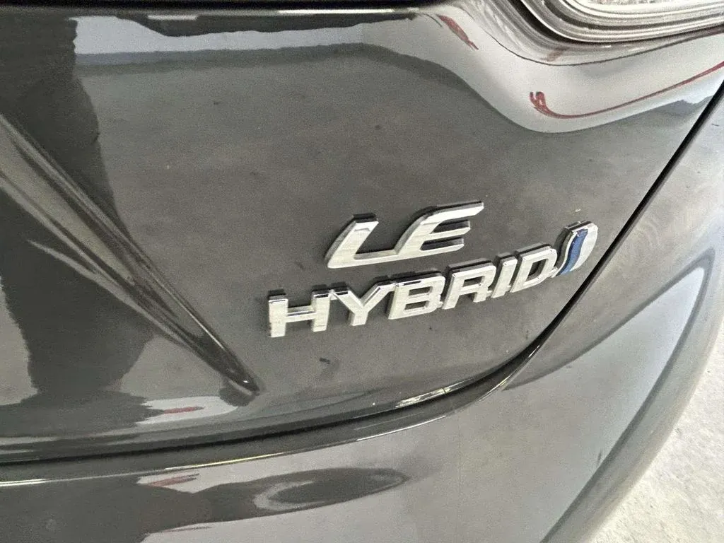 2024 Toyota Corolla Hybrid LE thumbnail 11
