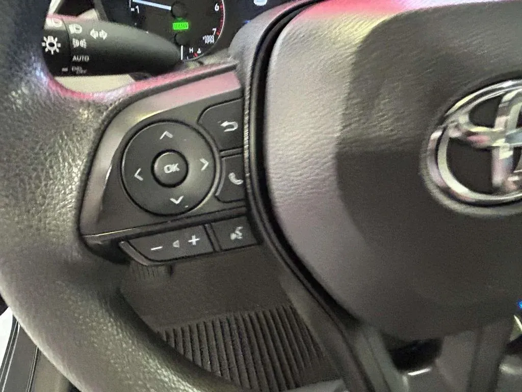 2024 Toyota Corolla Hybrid LE thumbnail 18