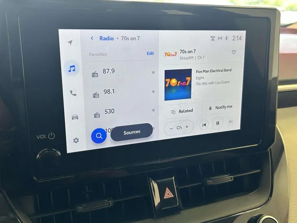 2024 Toyota Corolla Hybrid LE thumbnail 24