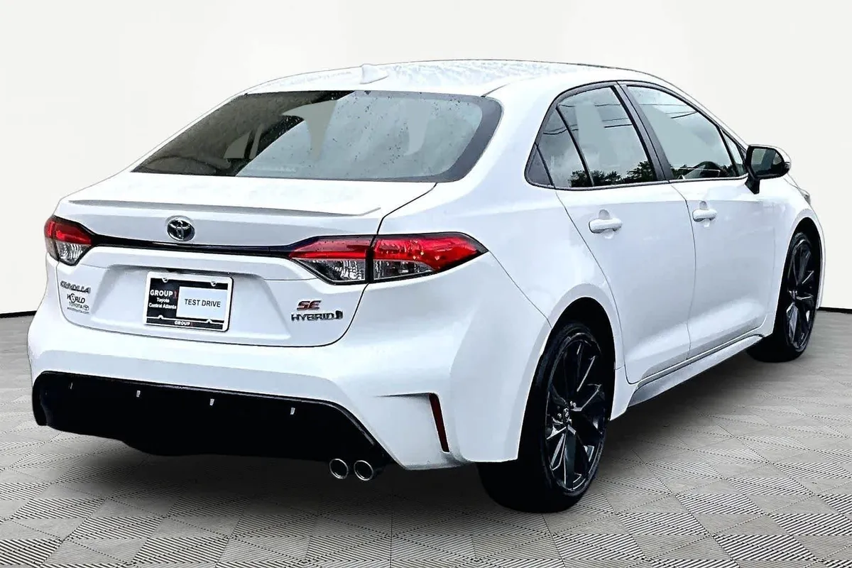2024 Toyota Corolla Hybrid SE thumbnail 13