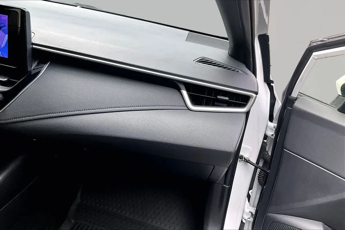 2024 Toyota Corolla Hybrid SE thumbnail 19