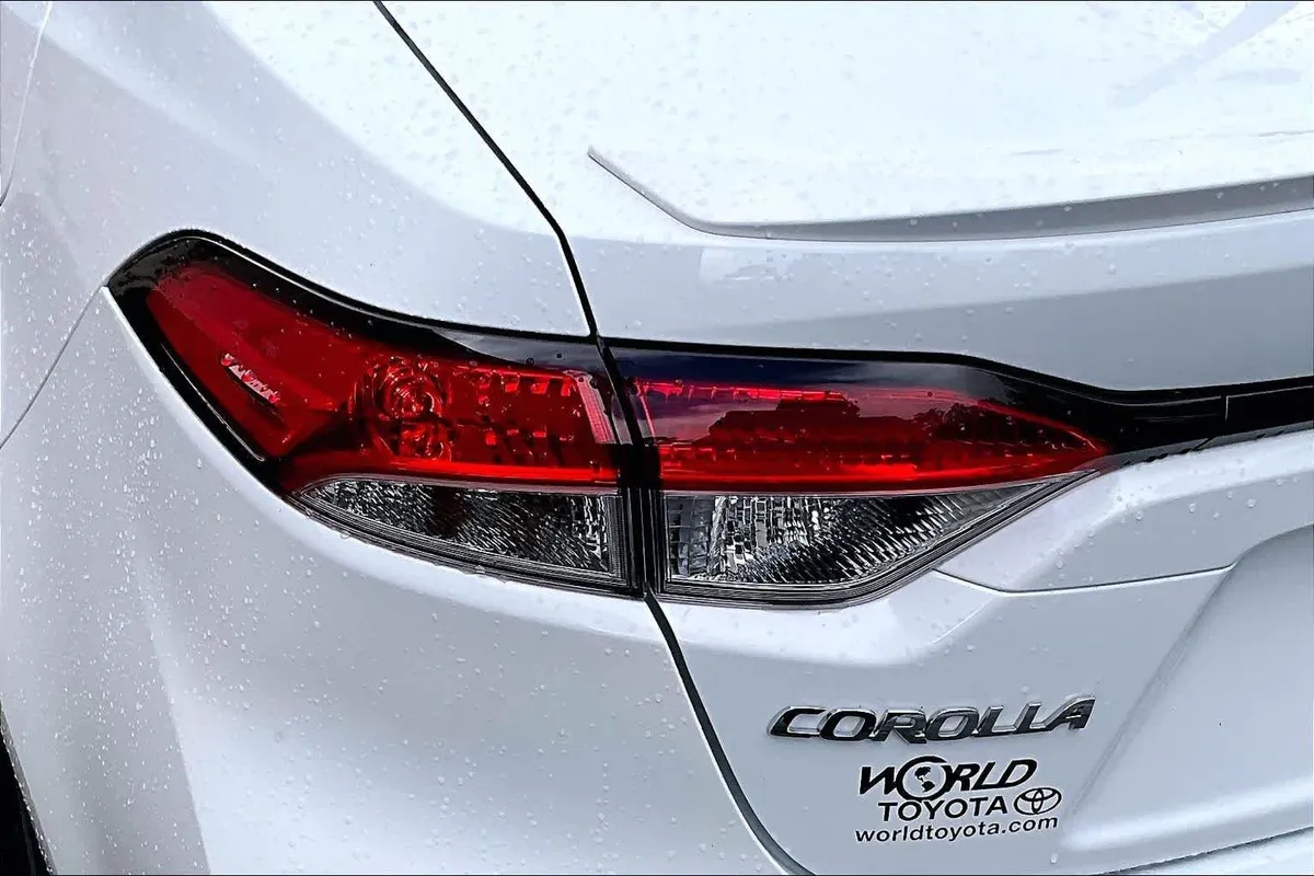 2024 Toyota Corolla Hybrid SE thumbnail 29