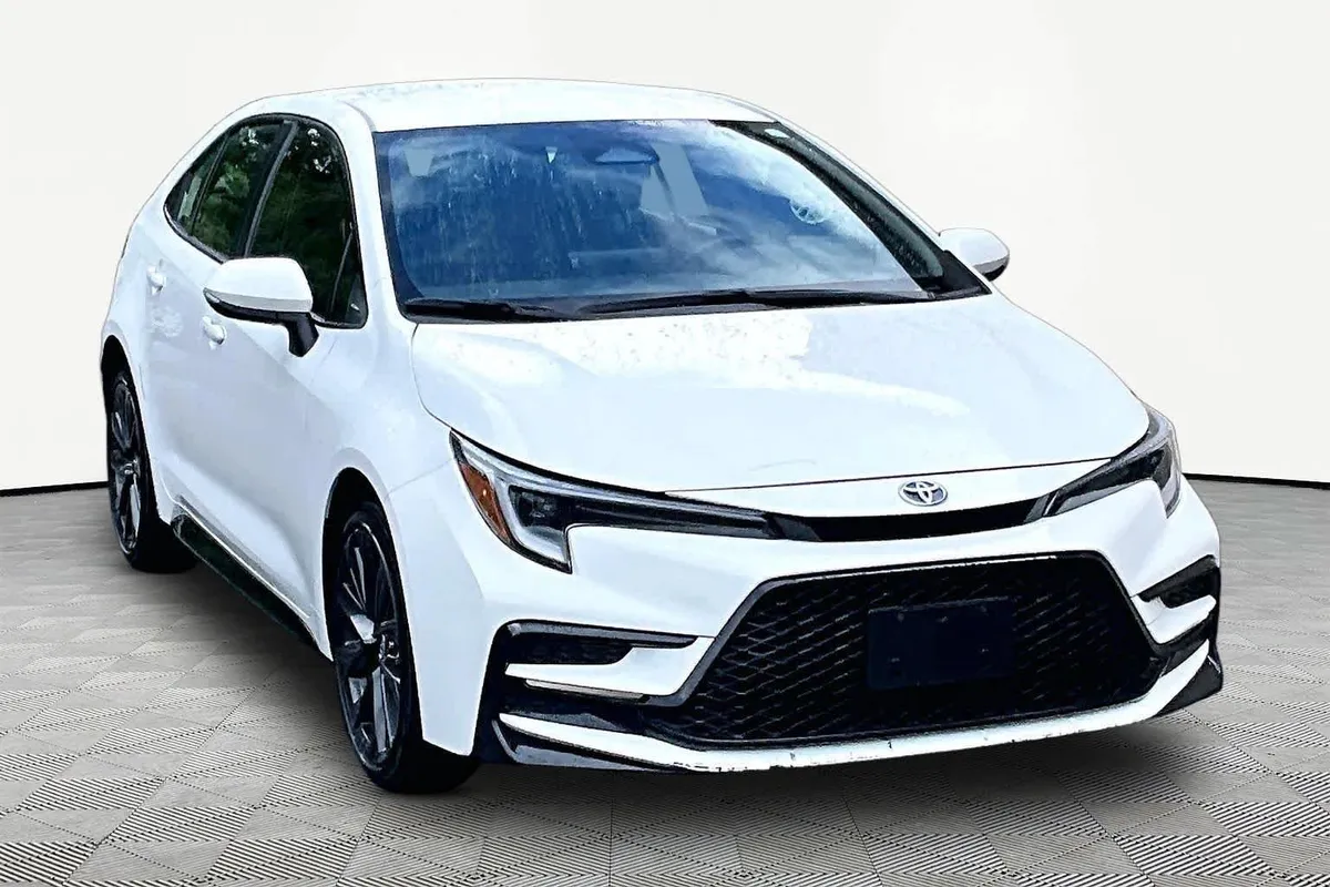 2024 Toyota Corolla Hybrid SE thumbnail 3