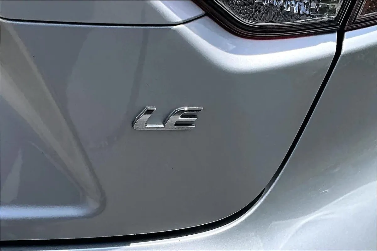 2024 Toyota Corolla LE thumbnail 10