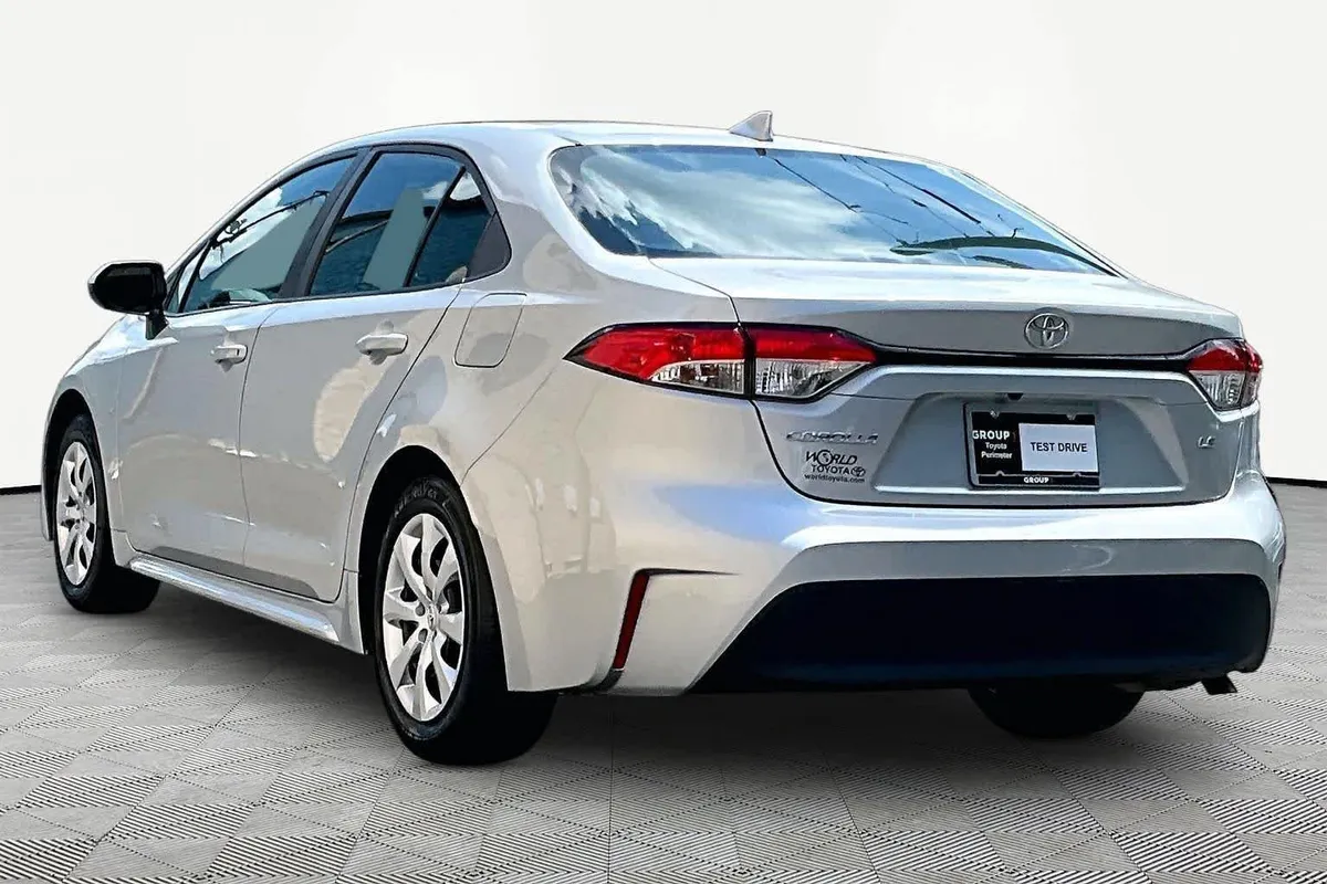 2024 Toyota Corolla LE thumbnail 12
