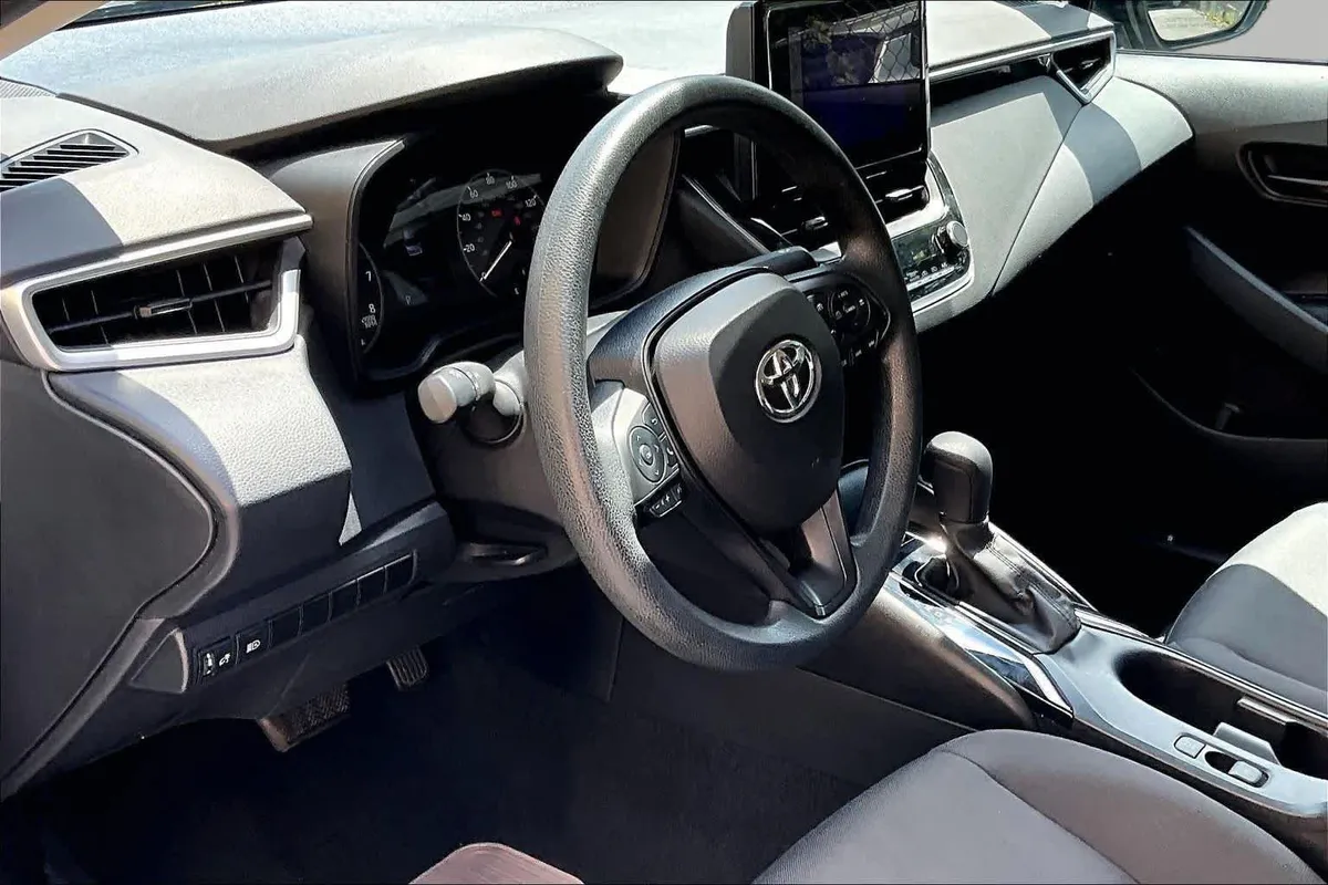 2024 Toyota Corolla LE thumbnail 18